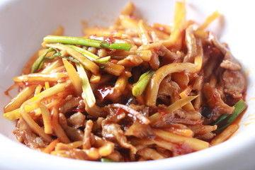 国产肉丝,传承美味，创新发展的民族美食传奇  第3张